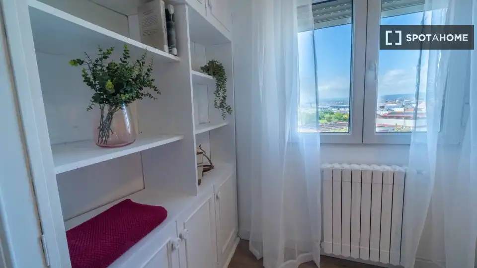 Room in Cuatro Caminos
