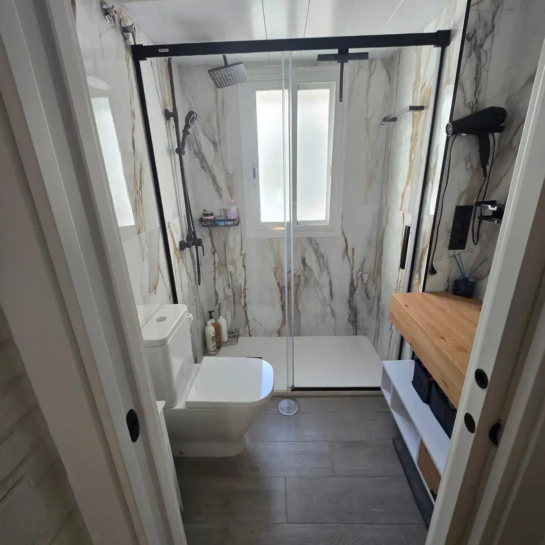 Badezimmer von Wohnung zur Miete in Córdoba mit Klimaanlage, Terrasse und Möbliert