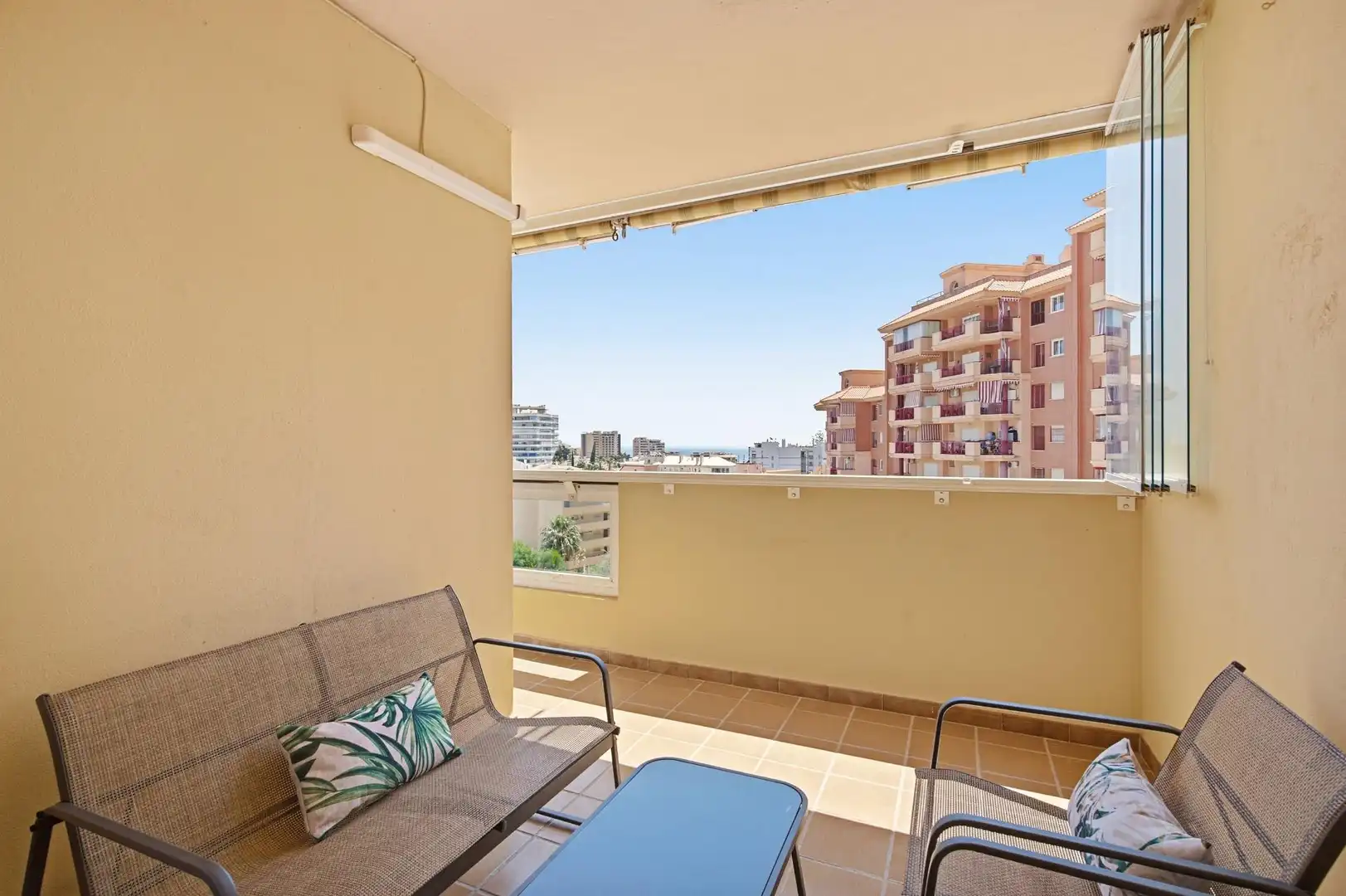 Terrassa de Pis de lloguer en Fuengirola amb Aire condicionat, Terrassa i Moblat