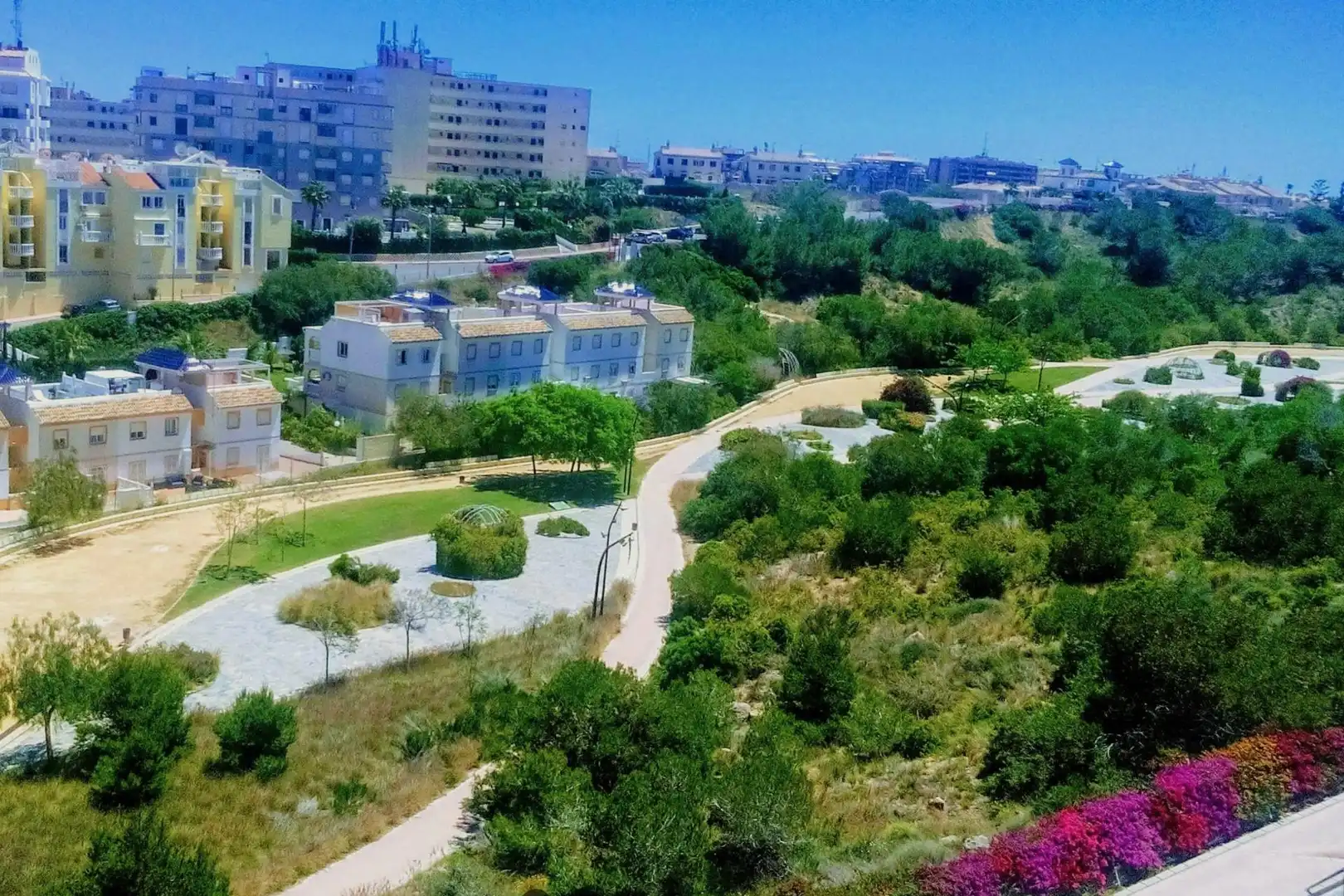 Außenansicht von Einfamilien-Reihenhaus zum Verkauf in Torrevieja mit Klimaanlage, Heizung und Terrasse