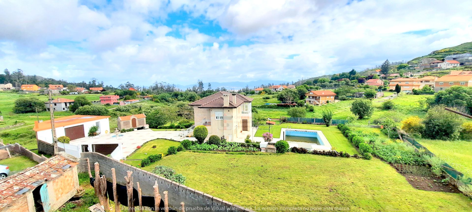 Vista exterior de Casa o xalet en venda en Nigrán amb Calefacció, Jardí privat i Terrassa