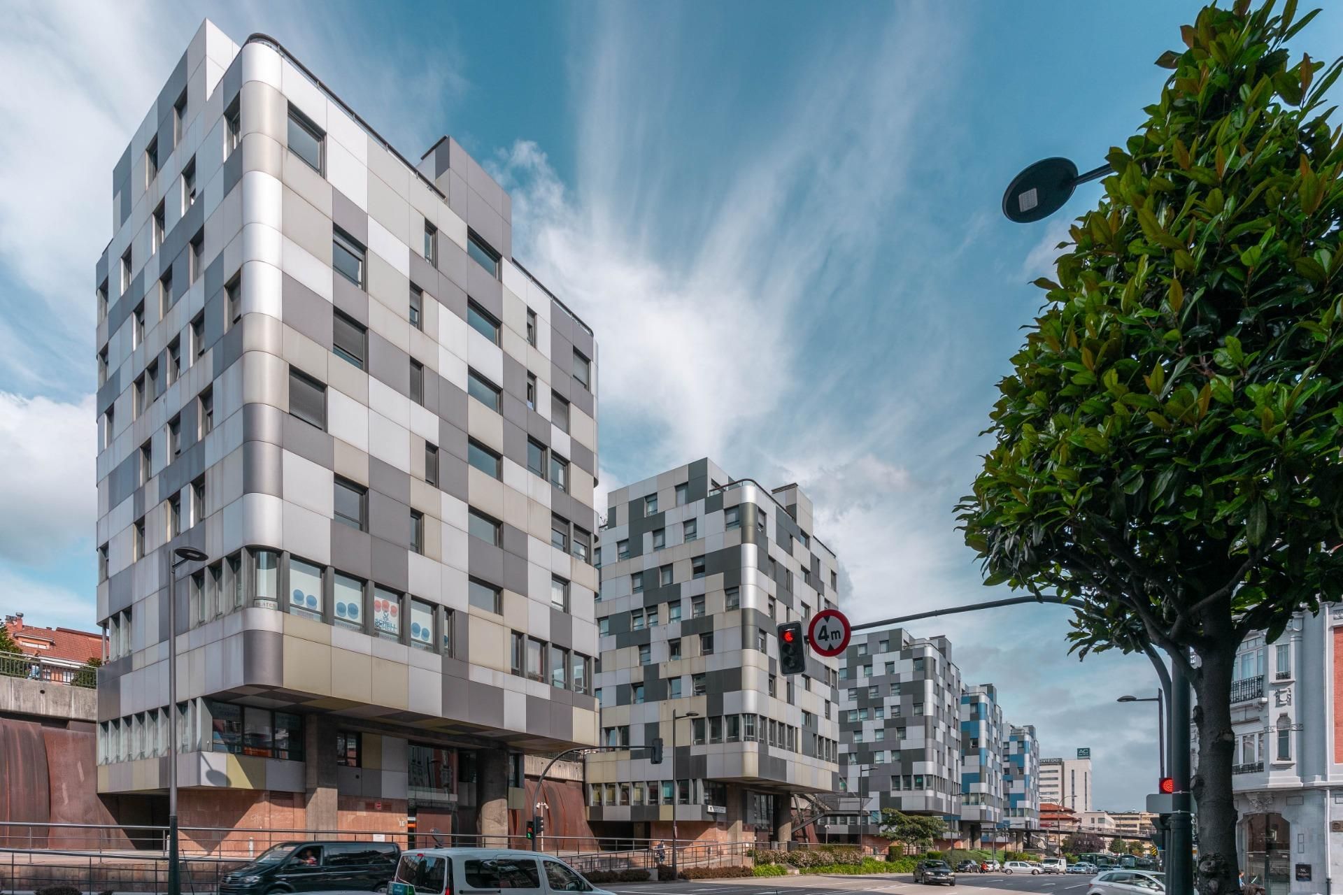 Vista exterior de Pis en venda en Oviedo  amb Calefacció i Traster