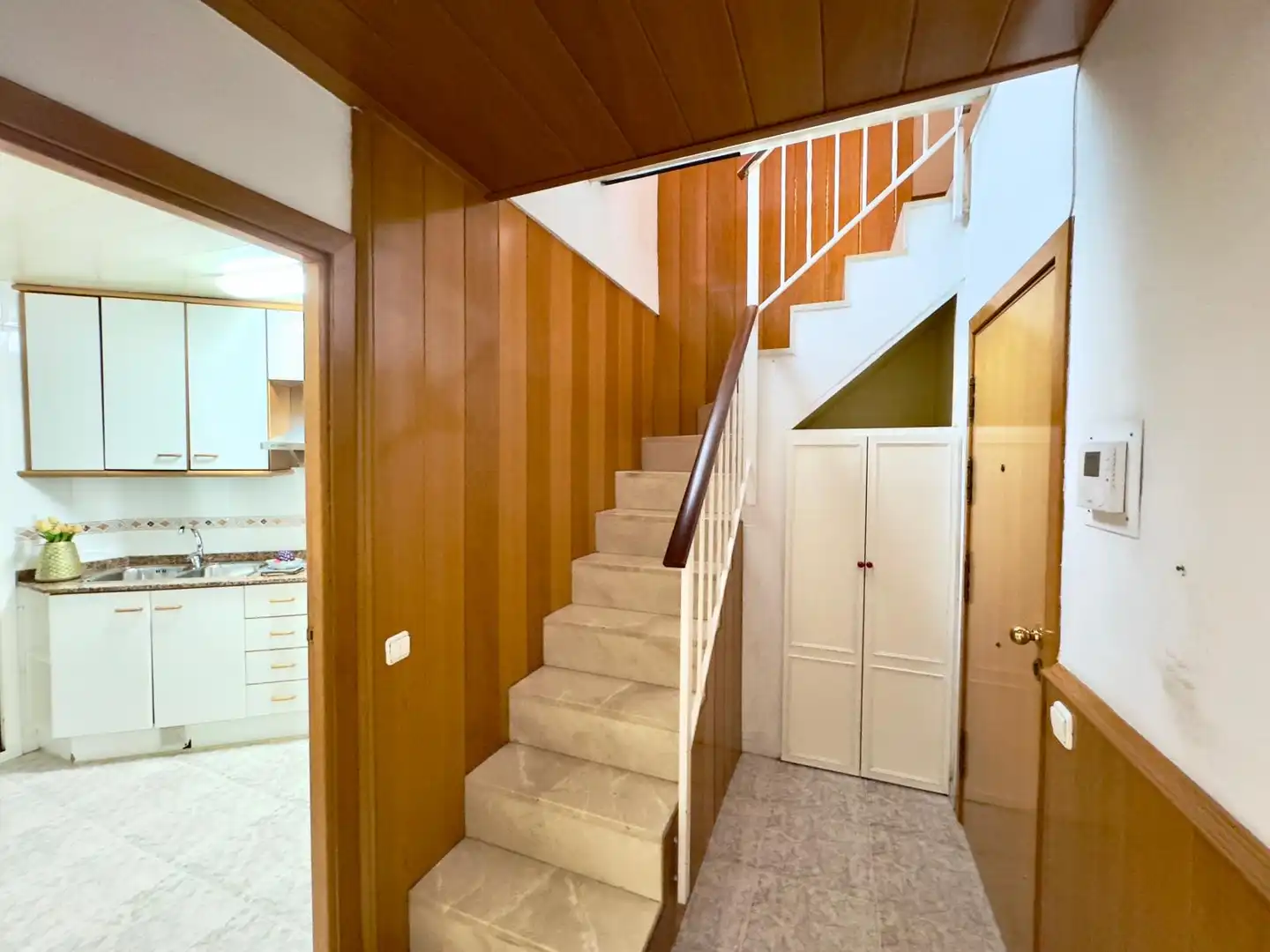Maisonette zum Verkauf in Rubí mit Klimaanlage, Heizung und Parkett