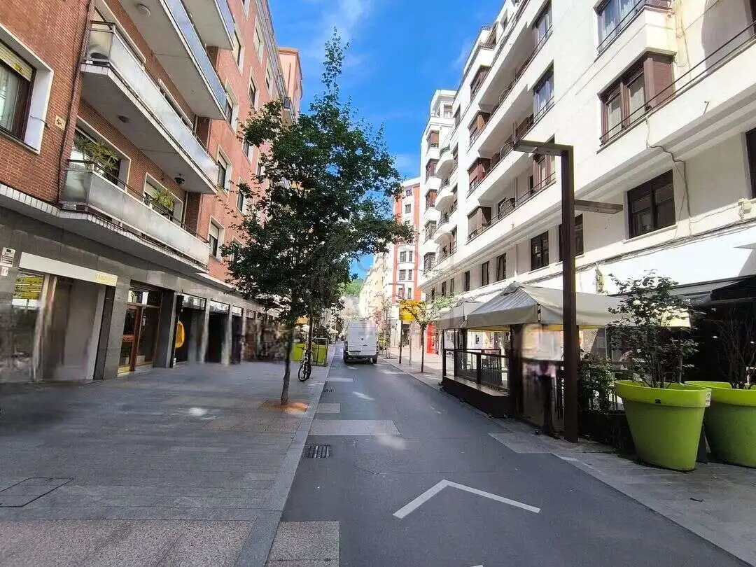 Vista exterior de Piso de alquiler en Bilbao  con Calefacción