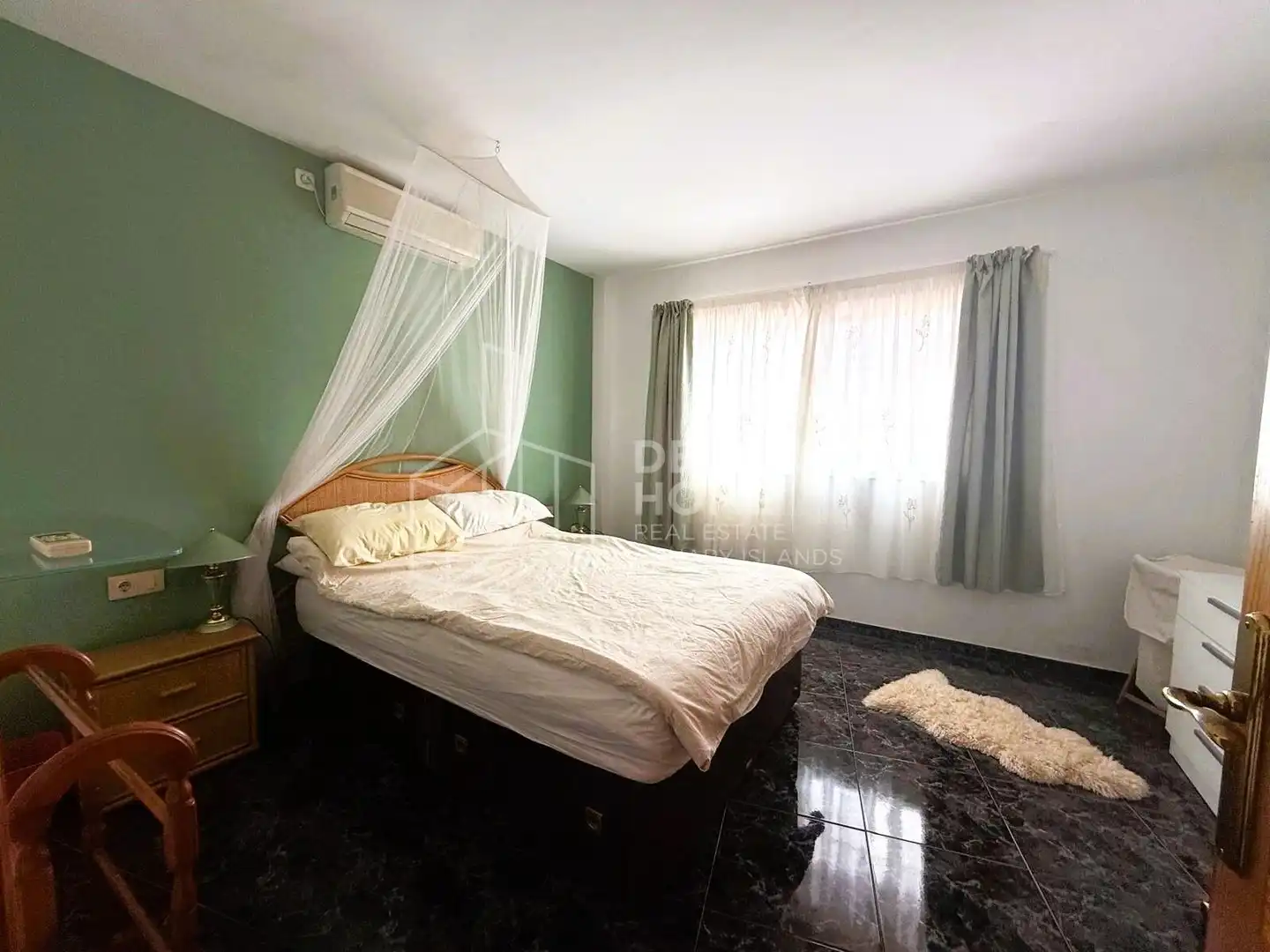 Dormitori de Casa o xalet en venda en La Oliva amb Terrassa, Piscina i Moblat