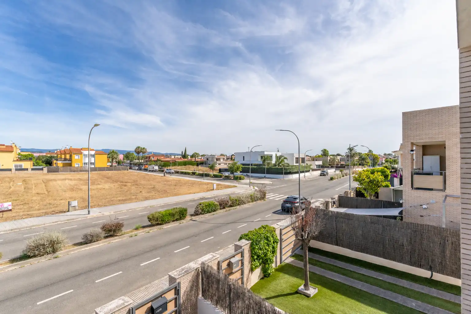 Vista exterior de Casa adosada en venda en Cambrils amb Calefacció, Jardí privat i Terrassa