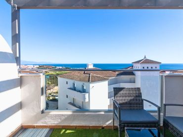 Ático con piscina en venta en La Duquesa