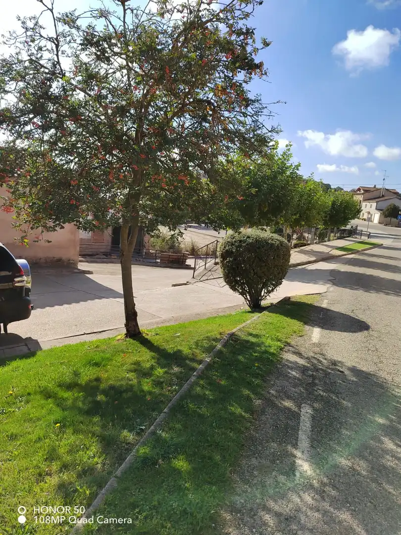 Vista exterior de Casa adosada en venda en Cardeñajimeno amb Calefacció, Parquet i Traster
