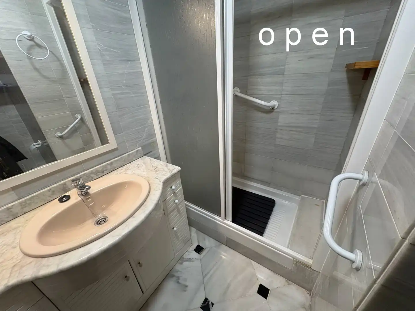 Baño de Piso de alquiler en Córdoba con Aire acondicionado, Calefacción y Terraza