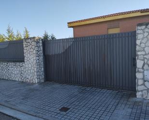 Aparcament de Casa o xalet de lloguer en Aldeamayor de San Martín amb Aire condicionat, Terrassa i Balcó
