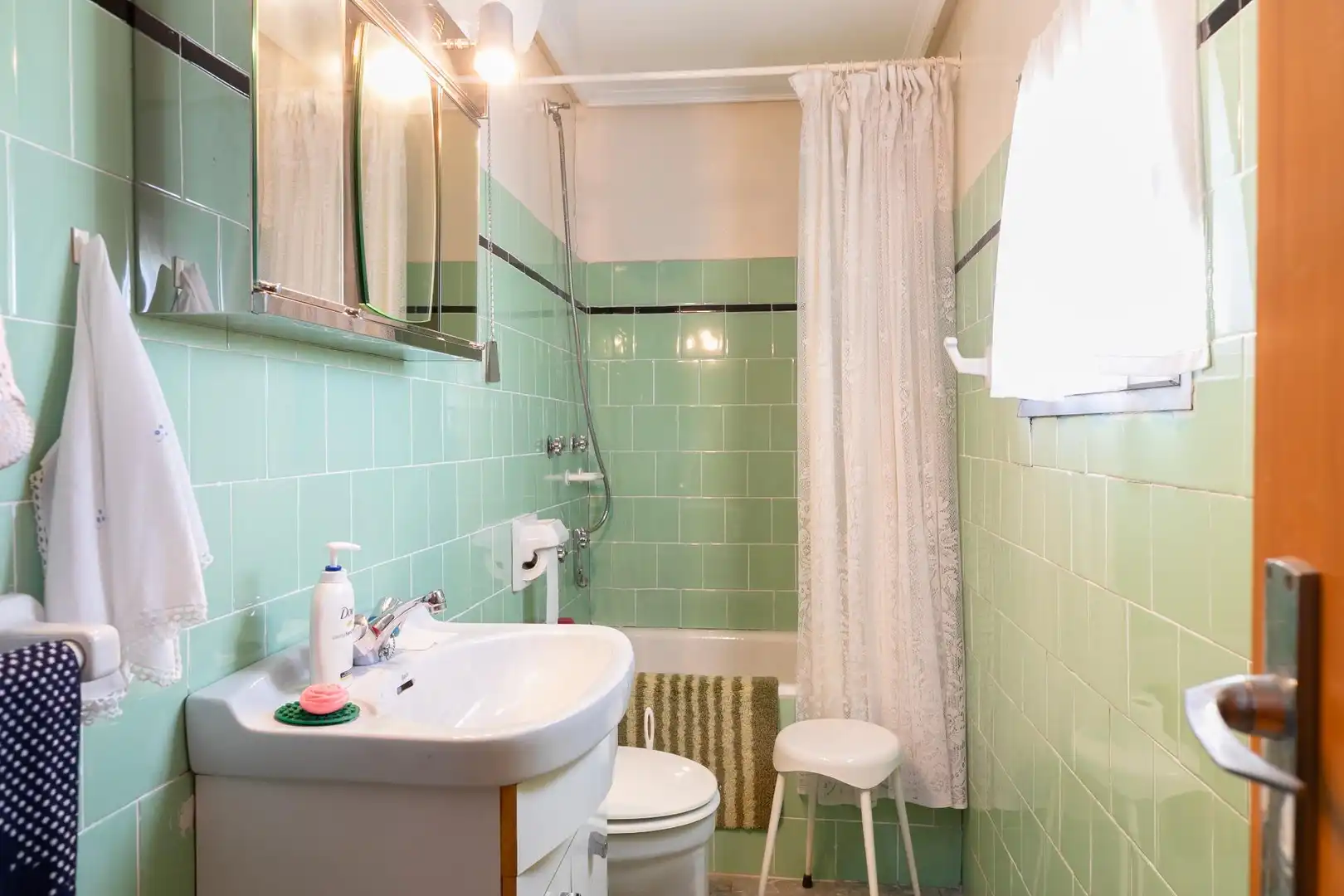 Baño de Finca rústica en venta en Huesca con Calefacción, Jardín privado y Terraza