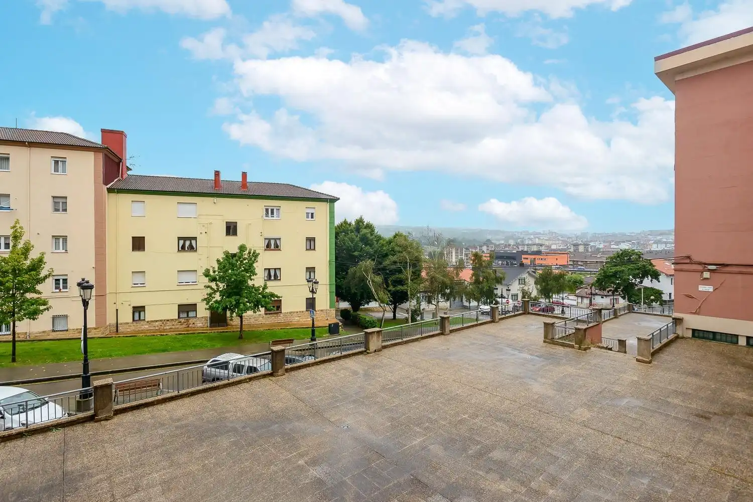 Vista exterior de Pis en venda en Oviedo  amb Calefacció, Terrassa i Traster