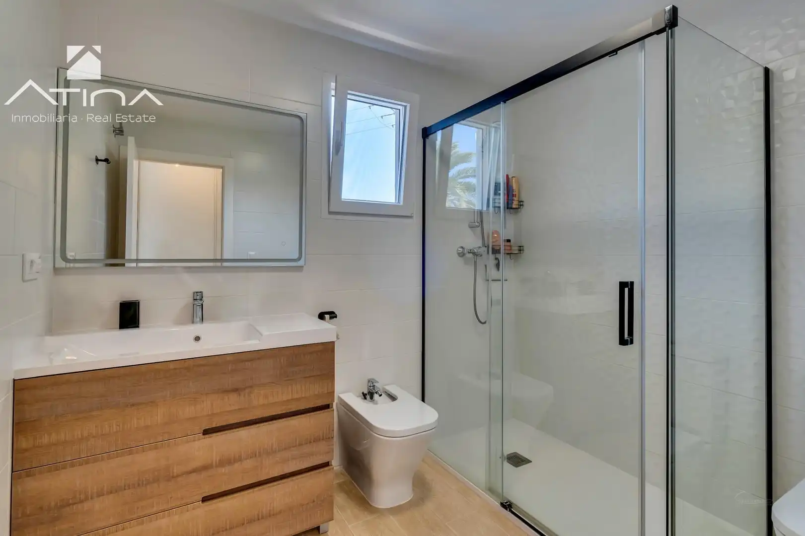 Badezimmer von Einfamilien-Reihenhaus zum Verkauf in Jávea / Xàbia mit Klimaanlage, Terrasse und Gemeinschaftspool