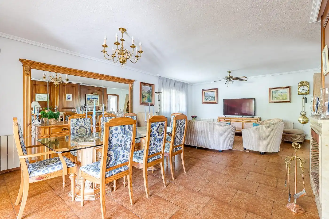 Comedor de Casa o chalet en venta en San Lorenzo de El Escorial con Calefacción, Alarma y Piscina comunitaria
