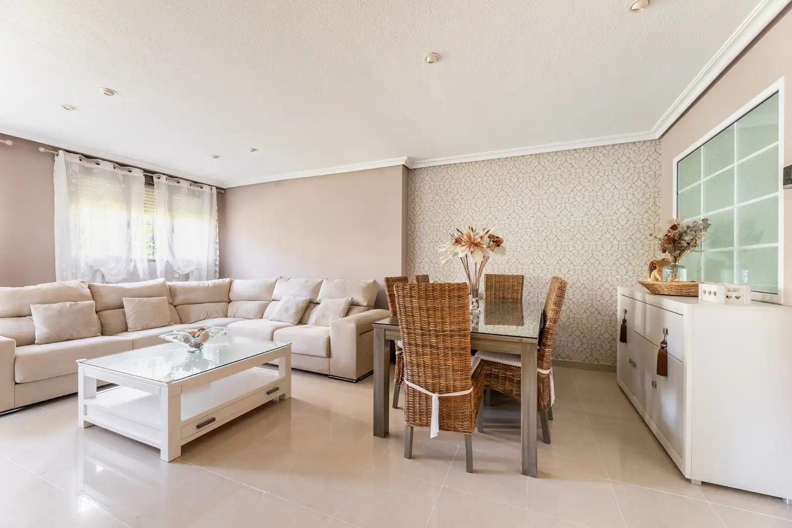 Wohnzimmer von Haus oder Chalet zum Verkauf in Pozuelo de Alarcón mit Klimaanlage, Heizung und Privatgarten