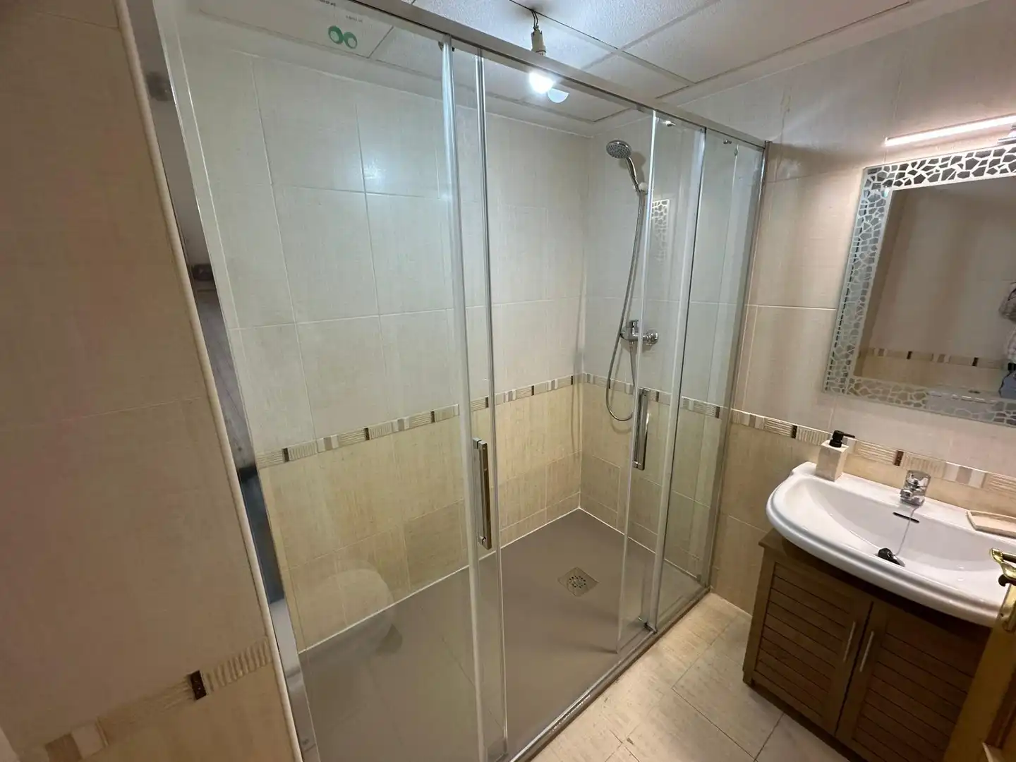 Bathroom of Flat for rent in Cáceres  with Heating, Terrace and Storage room