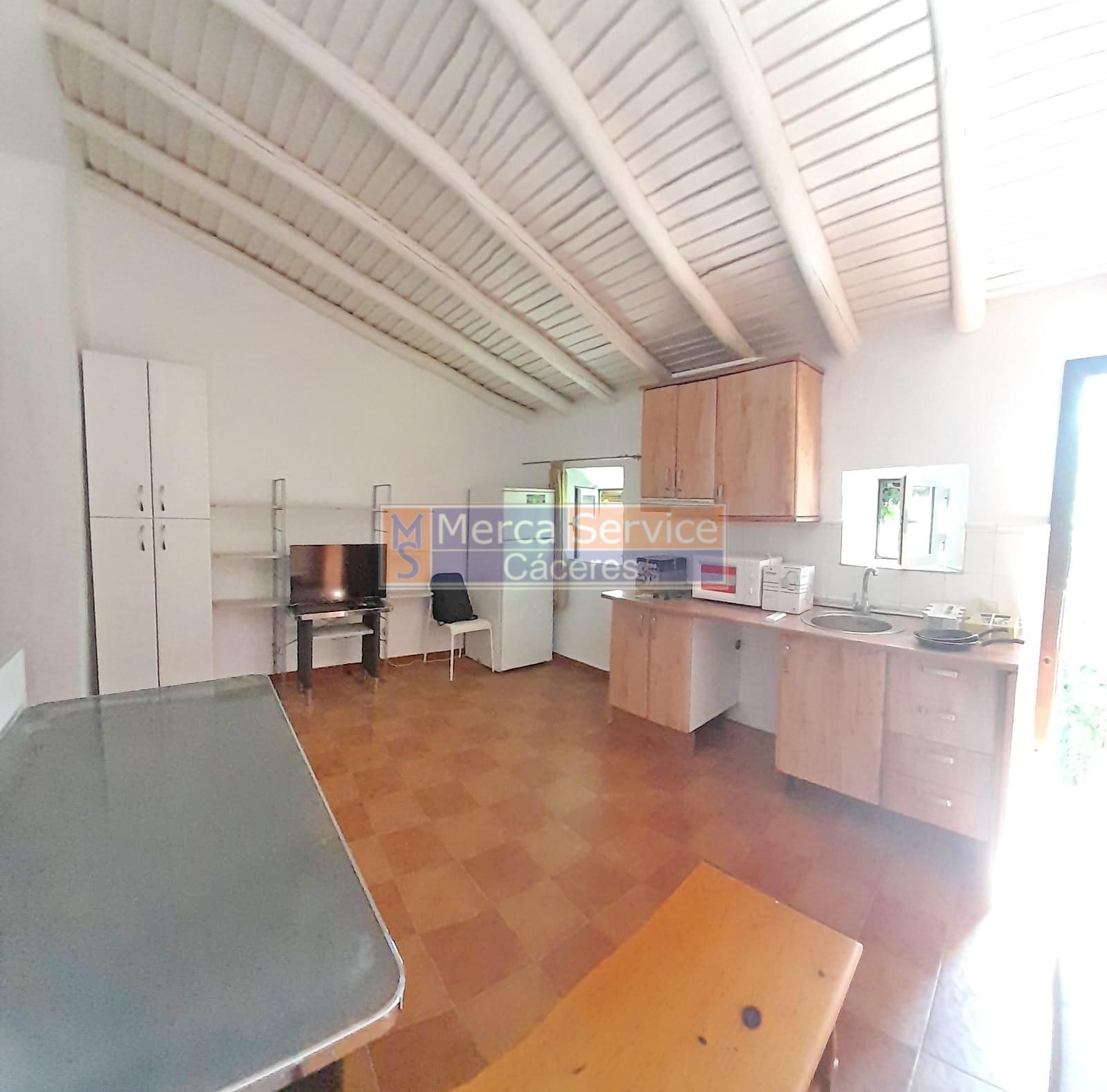 Cuina de Apartament de lloguer en Cáceres Capital amb Aire condicionat i Moblat