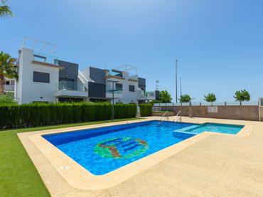 Apartamento con piscina en venta en Pilar de la Horadada ciudad