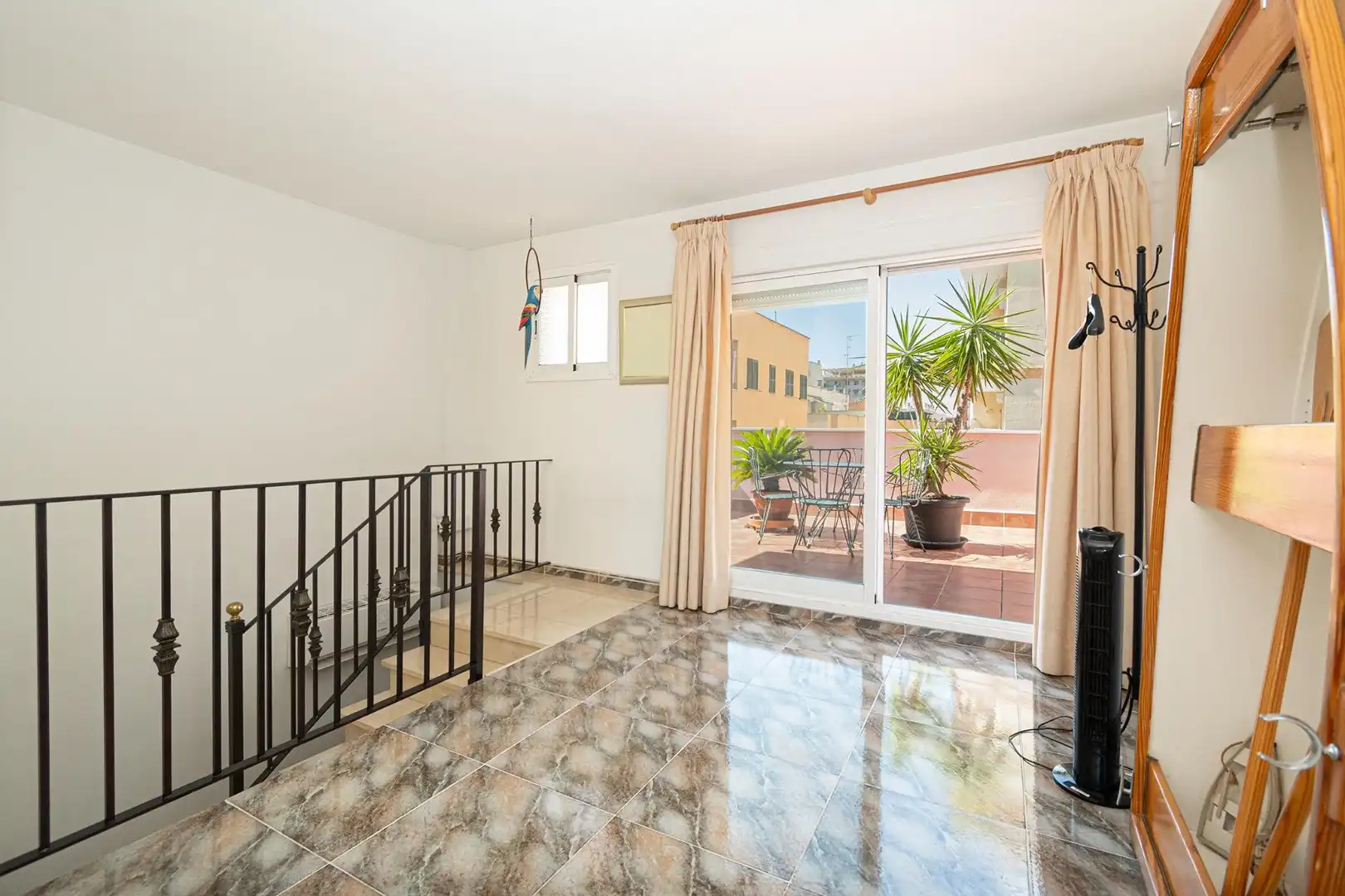 Sala de estar de Casa adosada en venta en  Palma de Mallorca con Aire acondicionado, Calefacción y Terraza