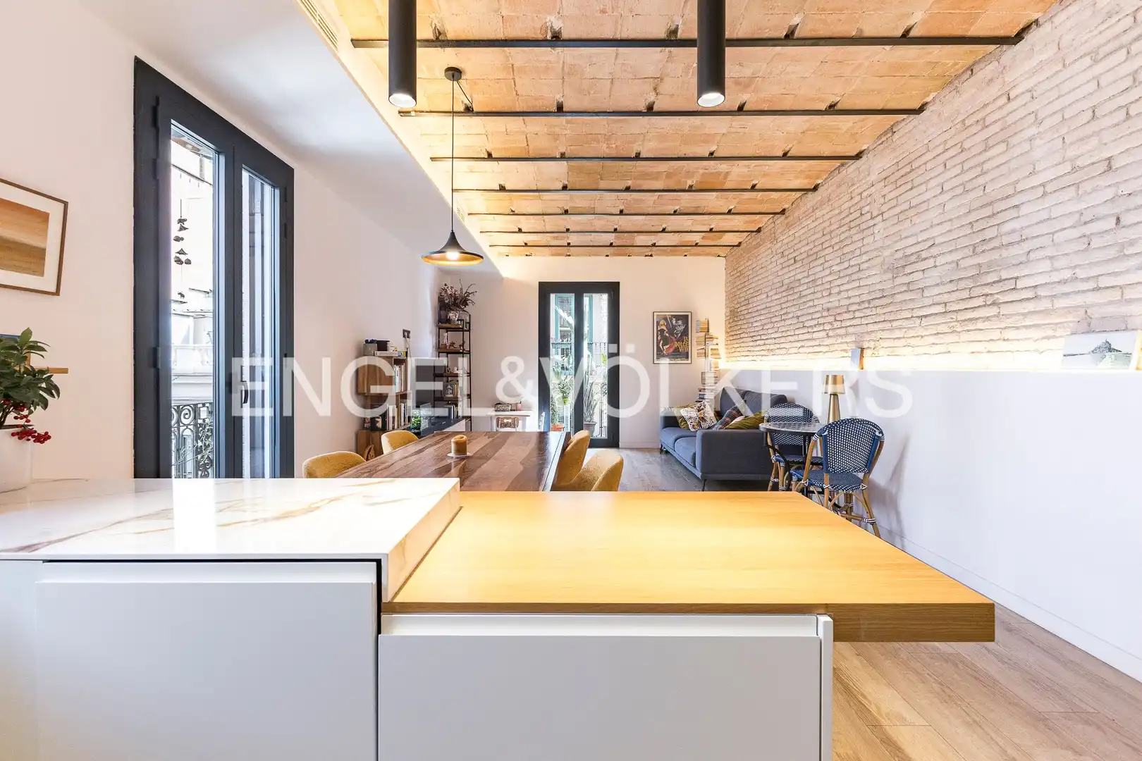 Exterior view of Flat for sale in Barcelona  with Air Conditioner, Heating and Balcony