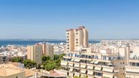 Vista exterior de Àtic en venda en Santa Pola amb Aire condicionat, Terrassa i Piscina