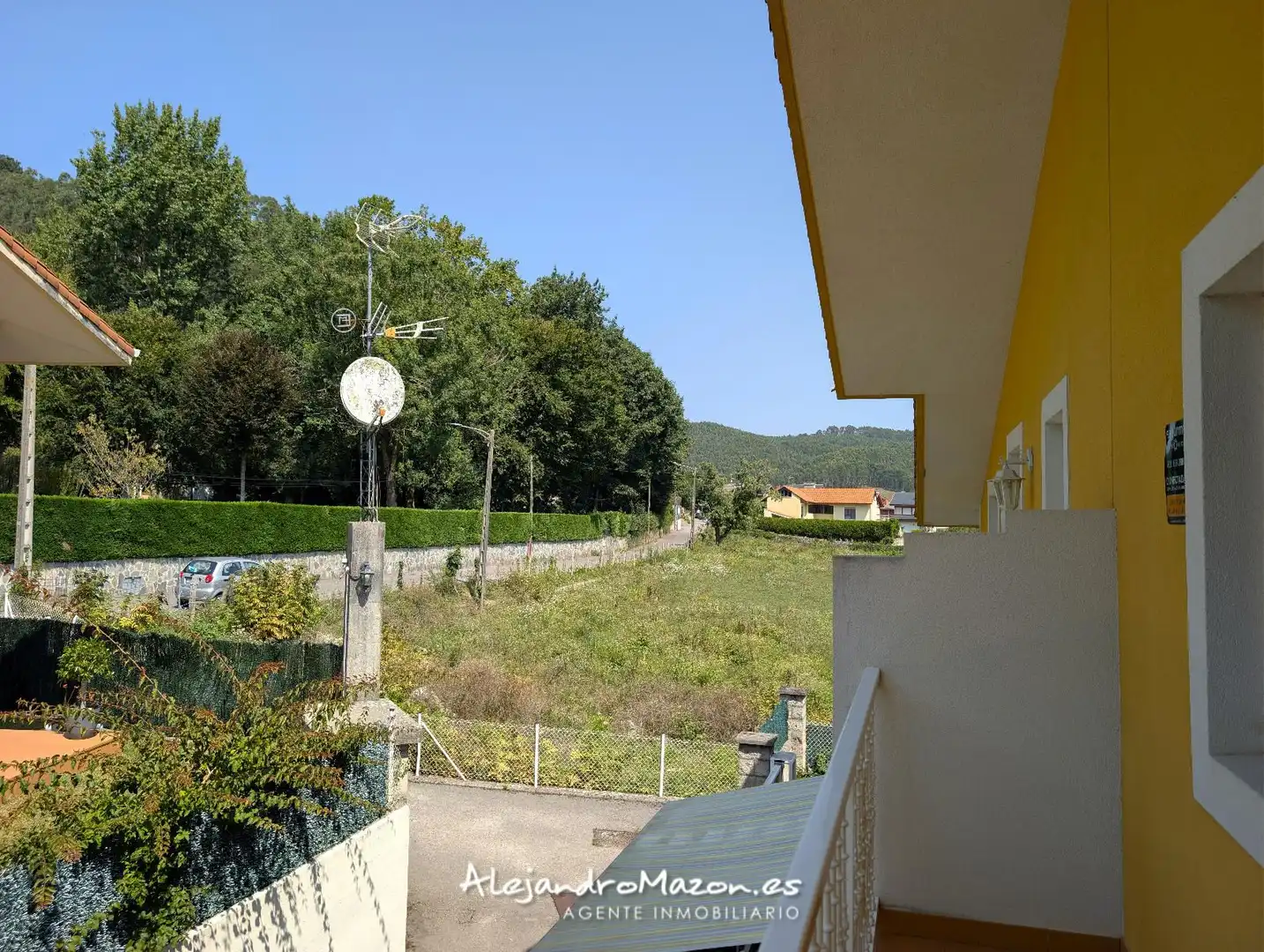 Terrasse von Einfamilien-Reihenhaus zum Verkauf in Castro-Urdiales mit Heizung, Privatgarten und Terrasse