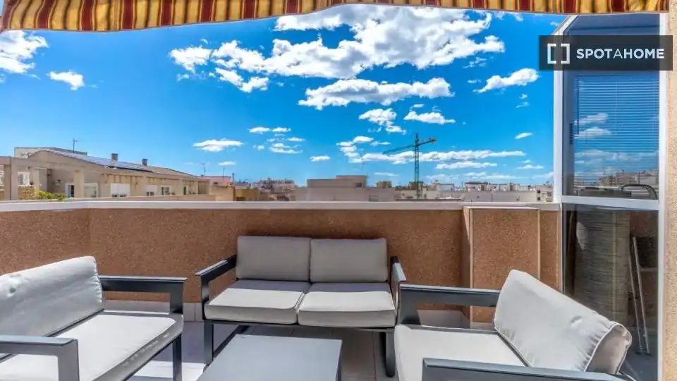 Terraza de Apartamento para compartir en Torrevieja con Aire acondicionado, Calefacción y Terraza