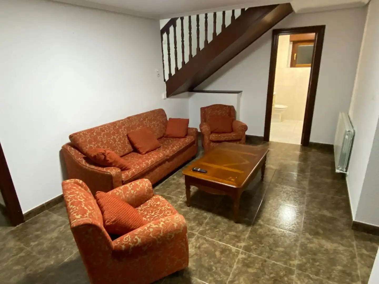 Sala d'estar de Casa o xalet de lloguer en Legutio amb Calefacció, Jardí privat i Parquet