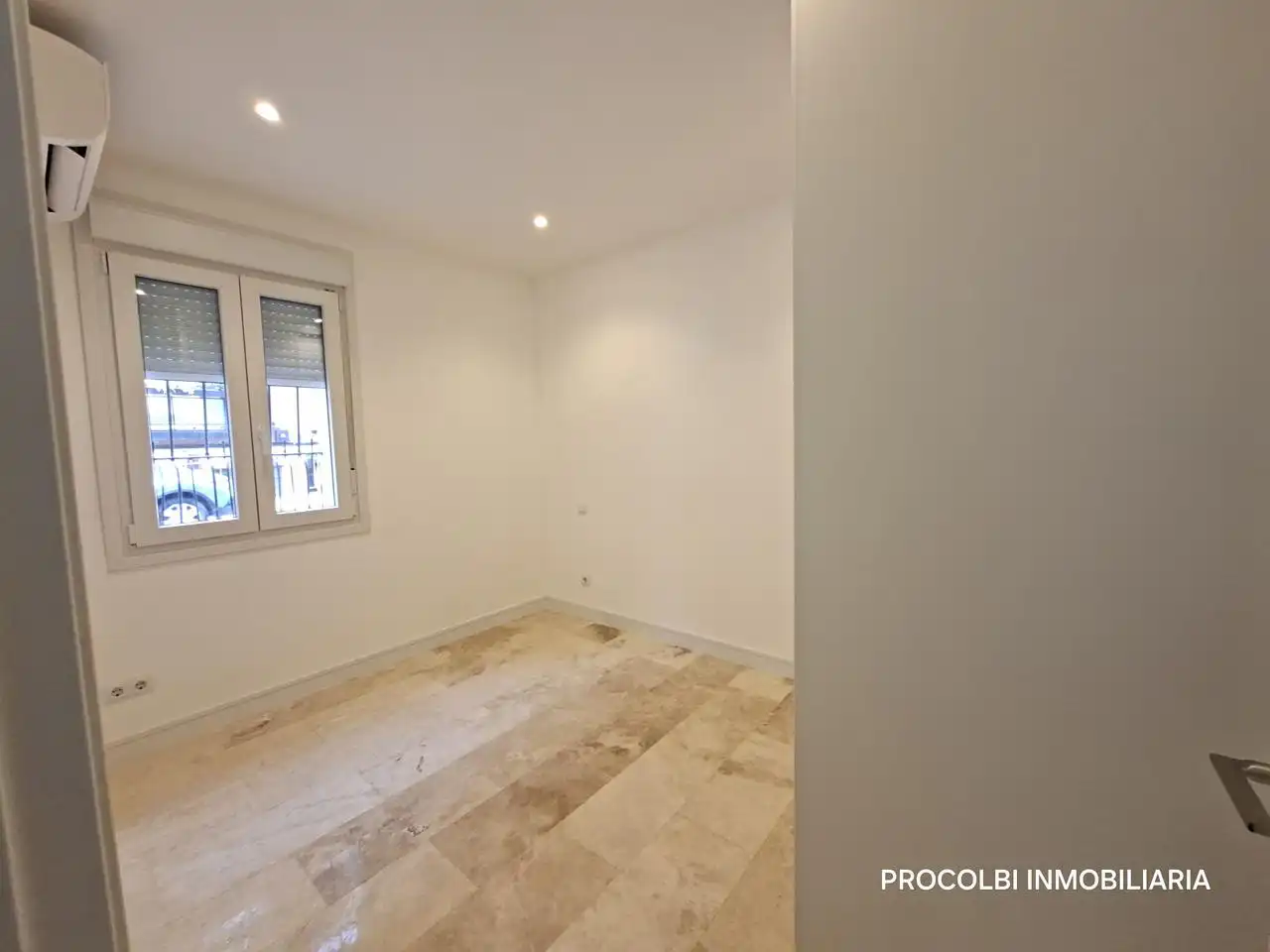 Ground floor for sale in Madrid  with Air Conditioner and Heating