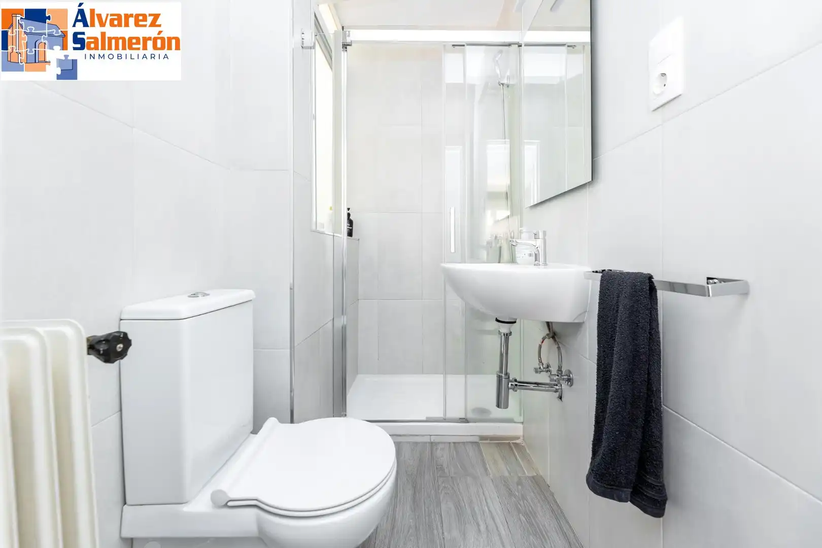 Bathroom of Flat for sale in Granada