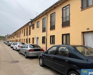 Vista exterior de Casa adosada en venda en Pollos amb Calefacció, Jardí privat i Terrassa