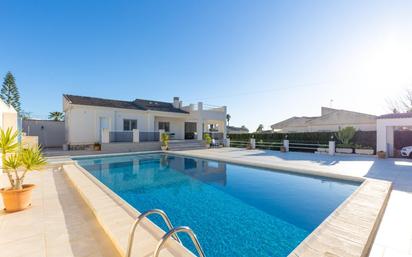 Swimming pool of House or chalet for sale in Torrevieja