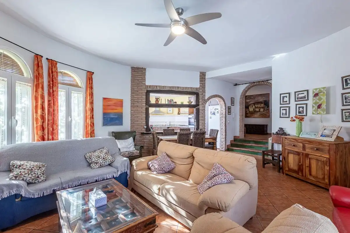 Villa con piscina in vendita a Residencial Triana - Barrio Alto, imagen 7