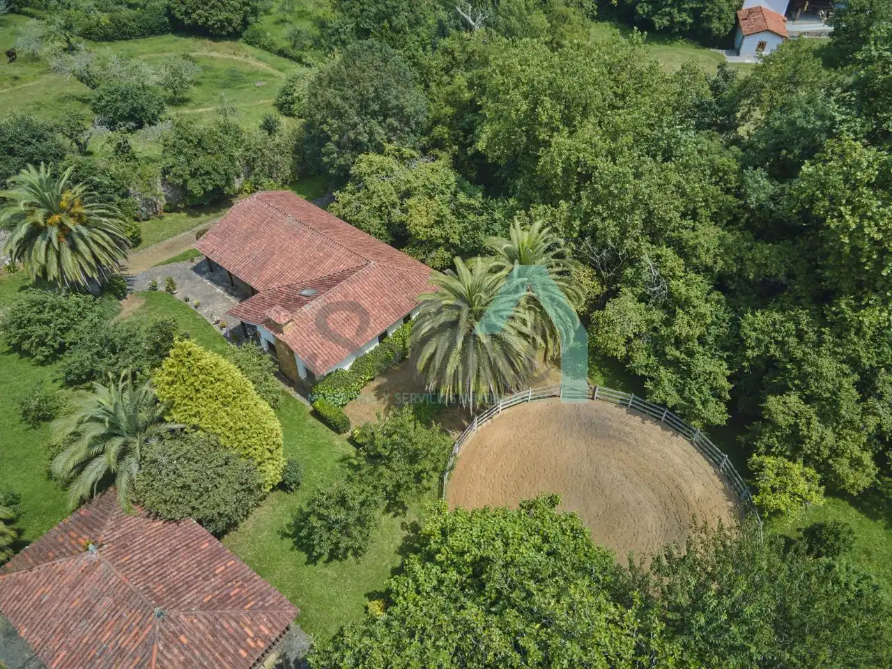 Vista exterior de Casa o xalet en venda en Gijón  amb Aire condicionat, Jardí privat i Parquet