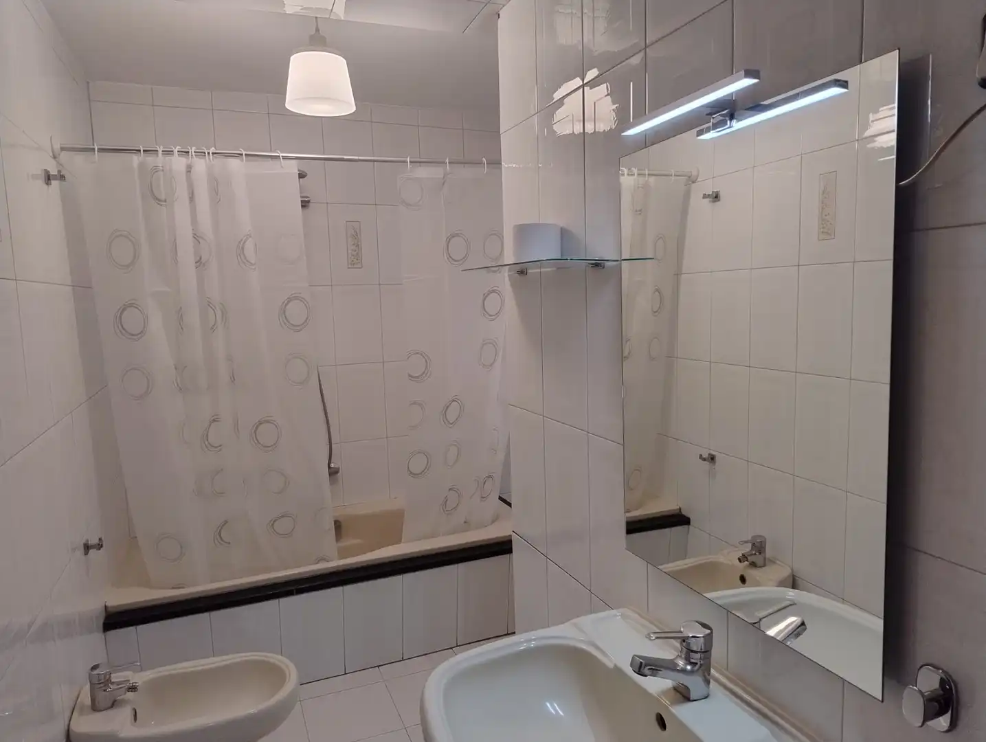 Bathroom of Flat for rent in Santiago de Compostela   with Heating, Furnished and Oven