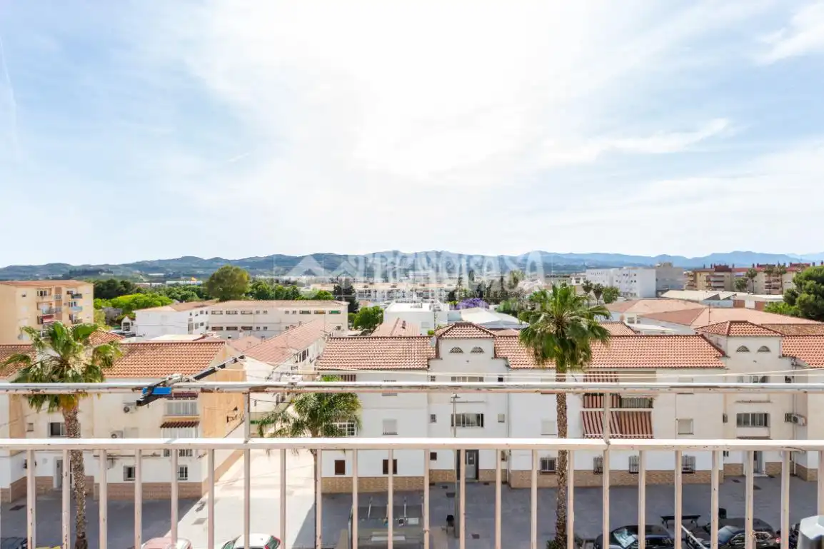 Vista exterior de Pis en venda en Vélez-Málaga amb Terrassa
