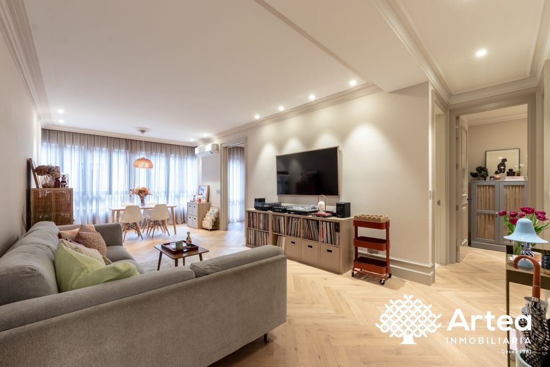 Living room of Flat for sale in Bilbao   with Air Conditioner, Heating and Storage room