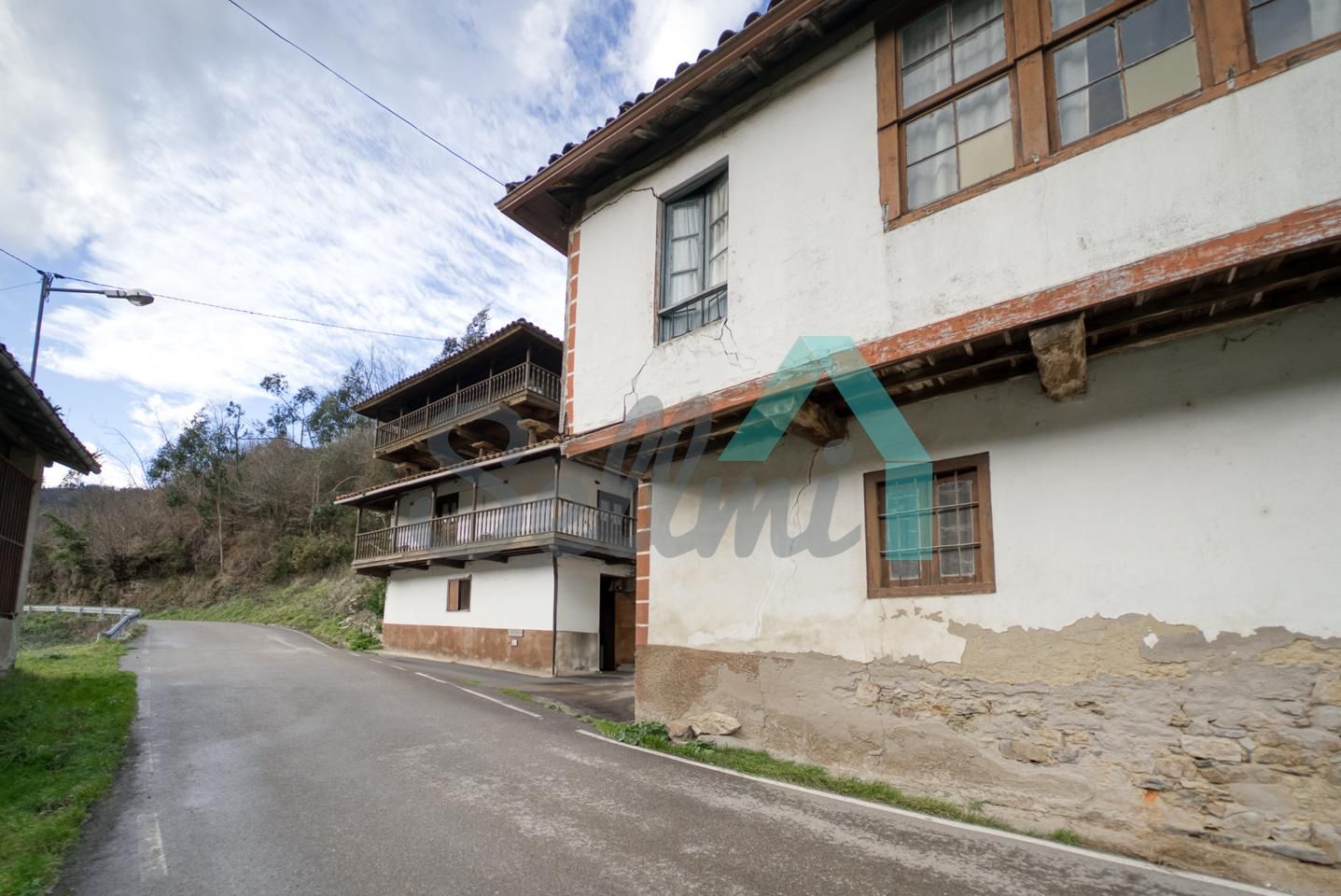 Vista exterior de Casa o xalet en venda en Salas amb Jardí privat, Parquet i Terrassa