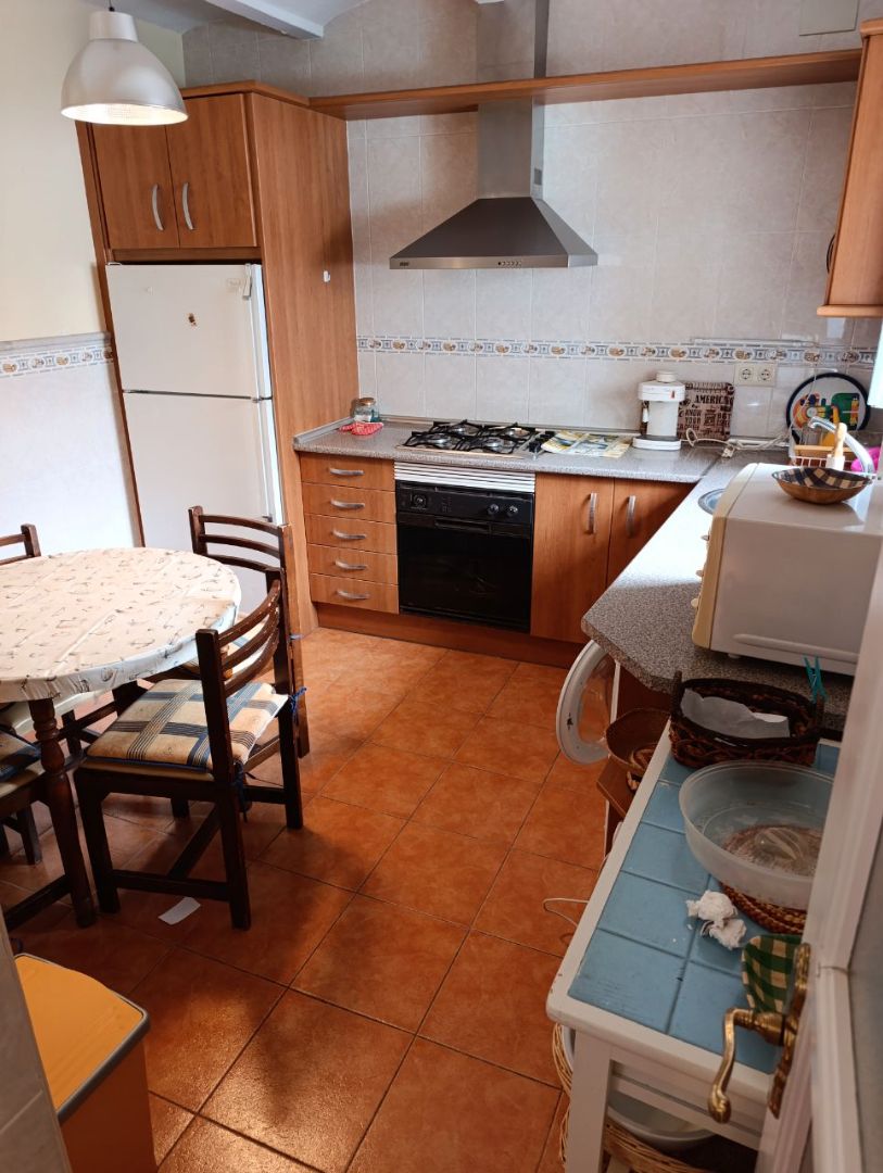 Cuina de Casa o xalet en venda en Alcántara amb Moblat