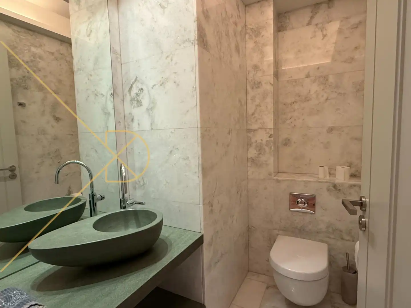 Badezimmer von Dachboden zur Miete in Barcelona mit Klimaanlage, Heizung und Parkett