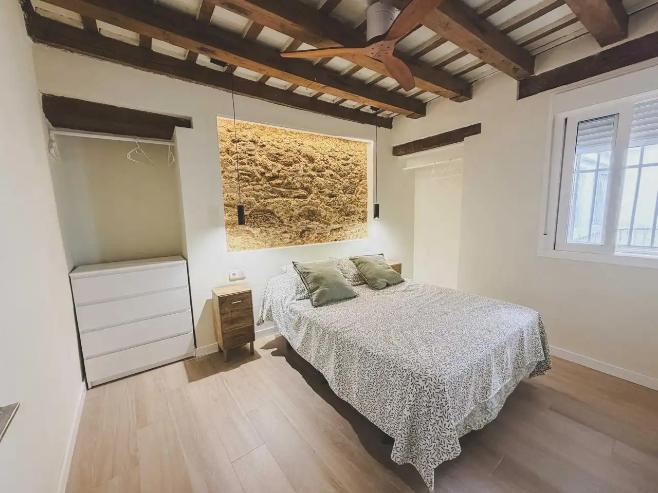 Dormitori de Apartament en venda en Cádiz amb Moblat