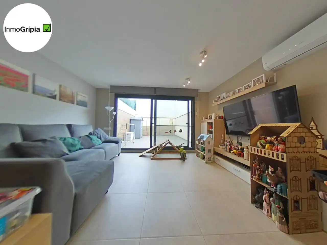 Living room of Houses for sale in Terrassa  with Air Conditioner, Heating and Terrace