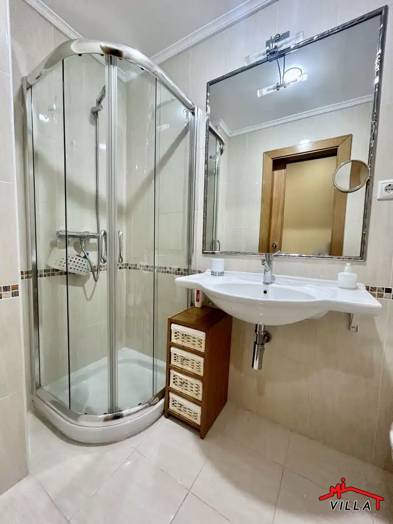 Baño de Piso en venta en Laredo con Parquet y Amueblado
