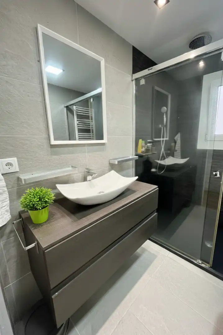 Baño de Ático de alquiler en Palamós con Aire acondicionado, Calefacción y Terraza