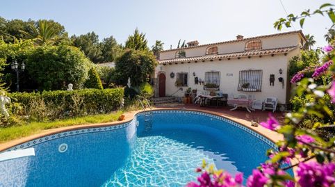 Exclusivo chalet con gran parcela de 1600 m2 al lado del mar en las marinas