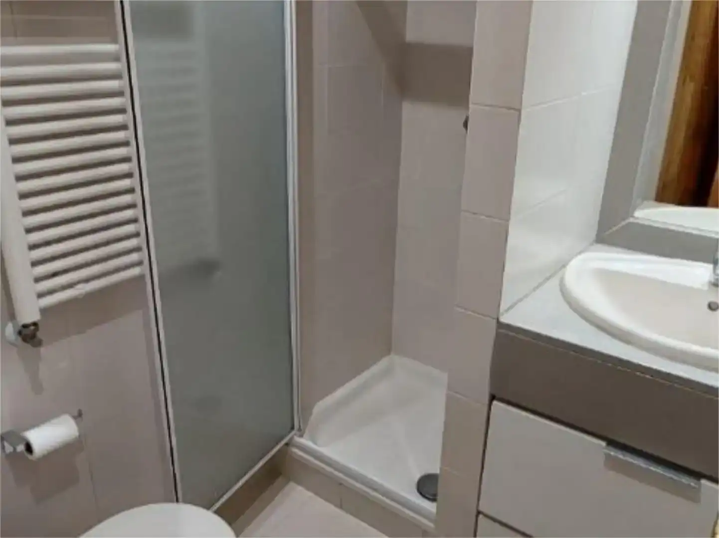 Bathroom of Flat for rent in  Madrid Capital  with Air Conditioner, Swimming Pool and Balcony
