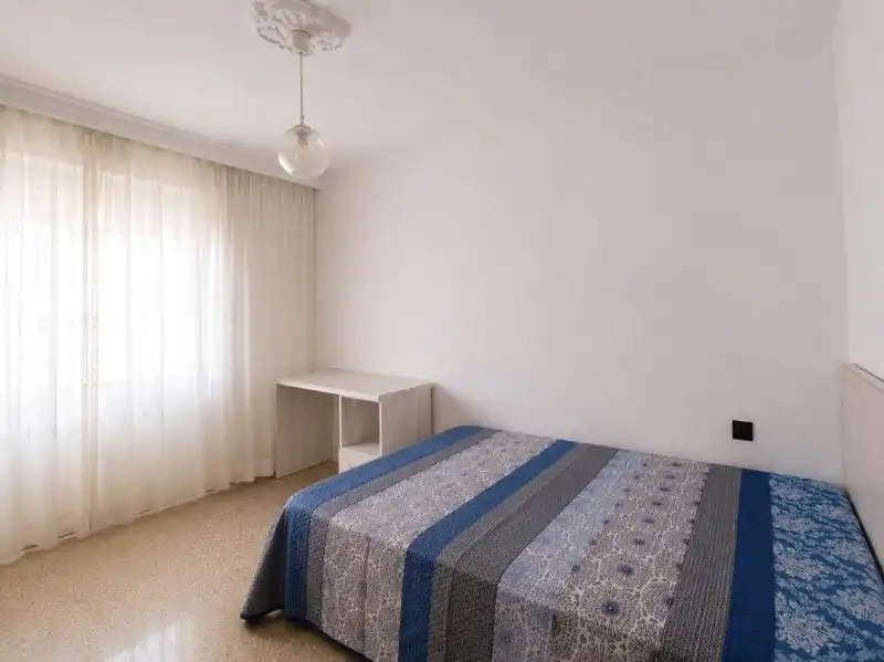 Habitación de Piso de alquiler en Málaga con Terraza y Amueblado