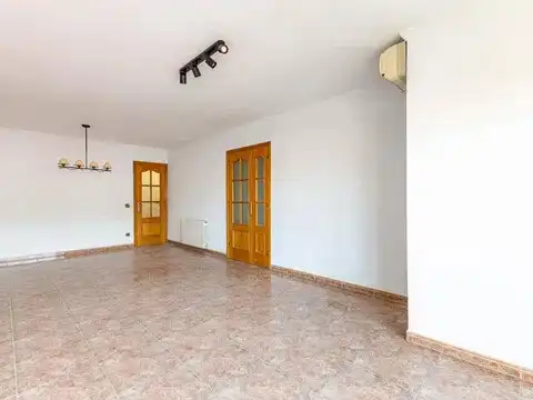 Flat with lift for sale in Carrer d'Ogassa, imagen 5