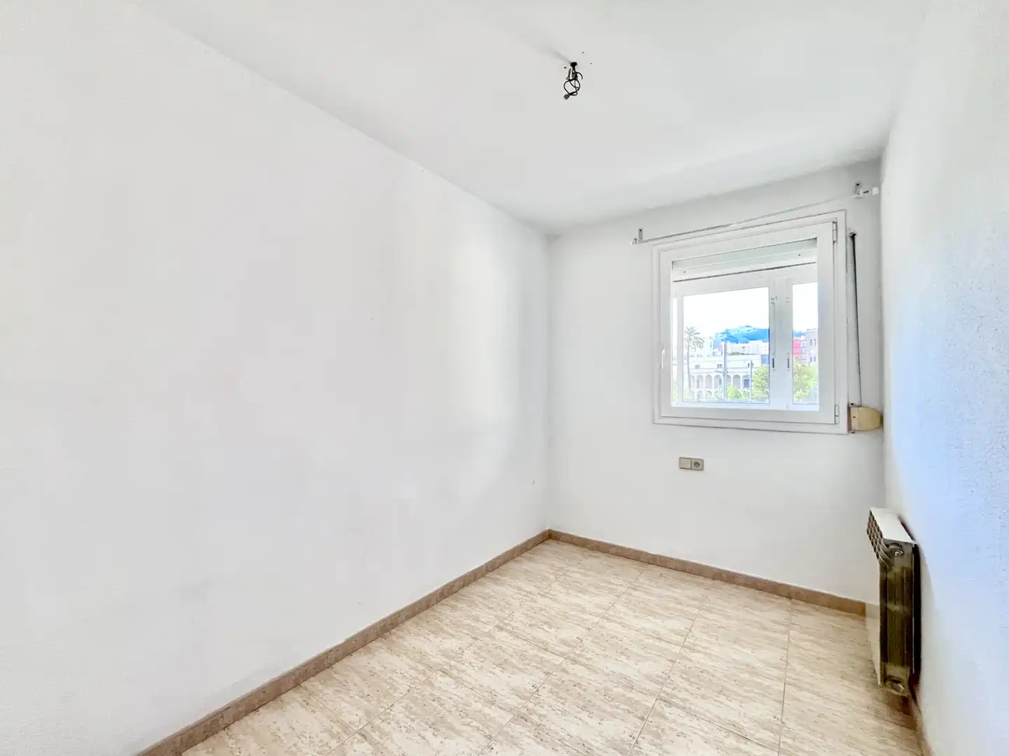 Bedroom of Flat for sale in L'Hospitalet de Llobregat  with Air Conditioner, Heating and Oven