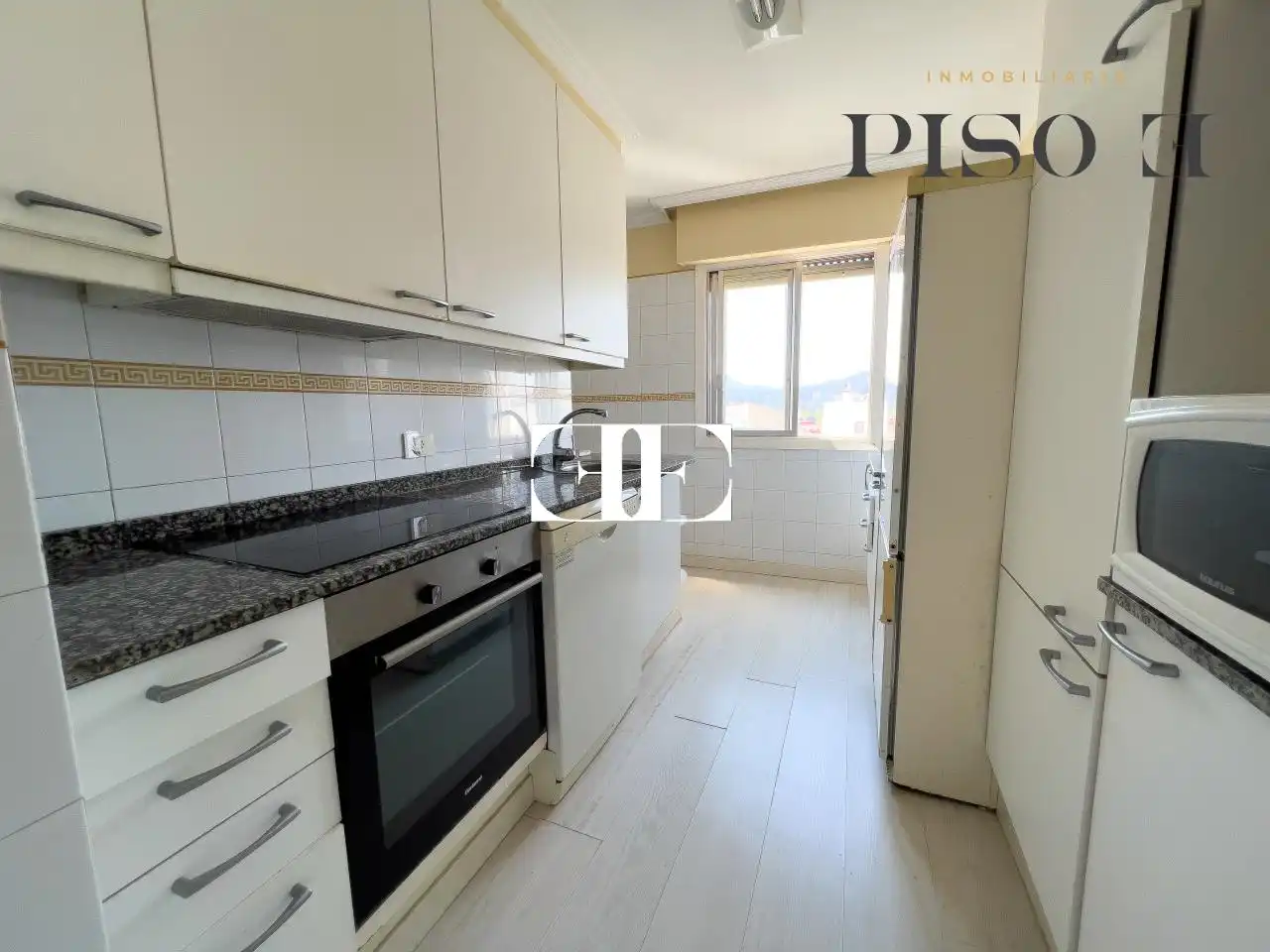 Cocina de Apartamento en venta en Vigo  con Calefacción y Trastero